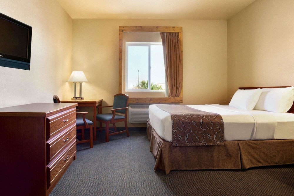 Travelodge by Wyndham Gillette - photo 11