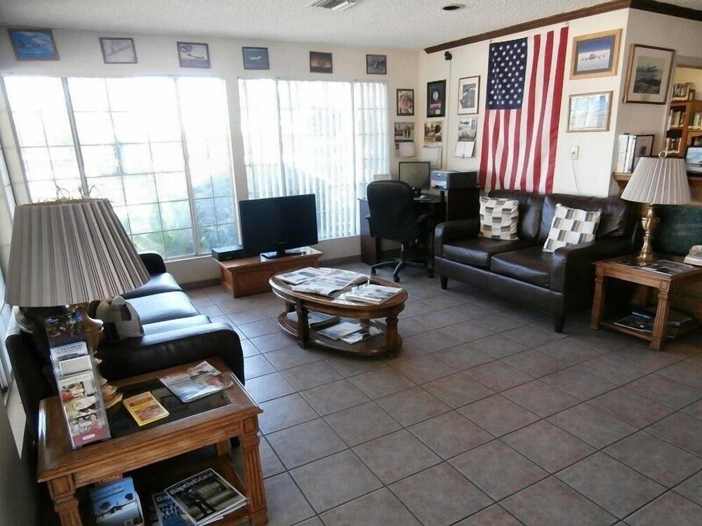 Americas Best Value Inn and Suites Lancaster - photo 4