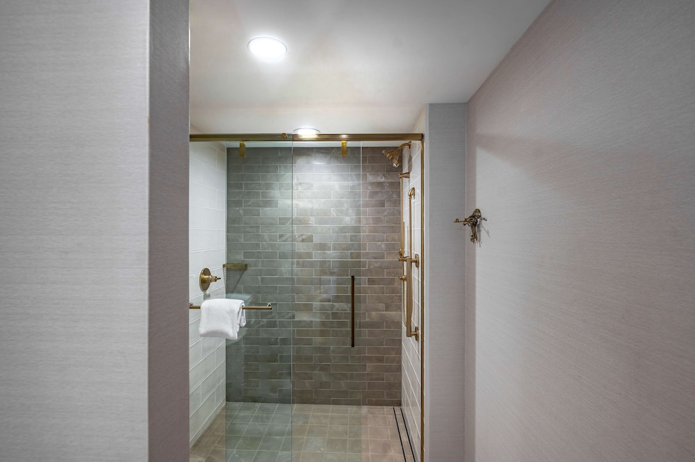 Hotel Fort Des Moines Curio Collection by Hilton - photo 60
