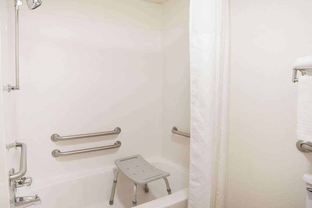 Super 8 by Wyndham Monmouth IL - photo 8