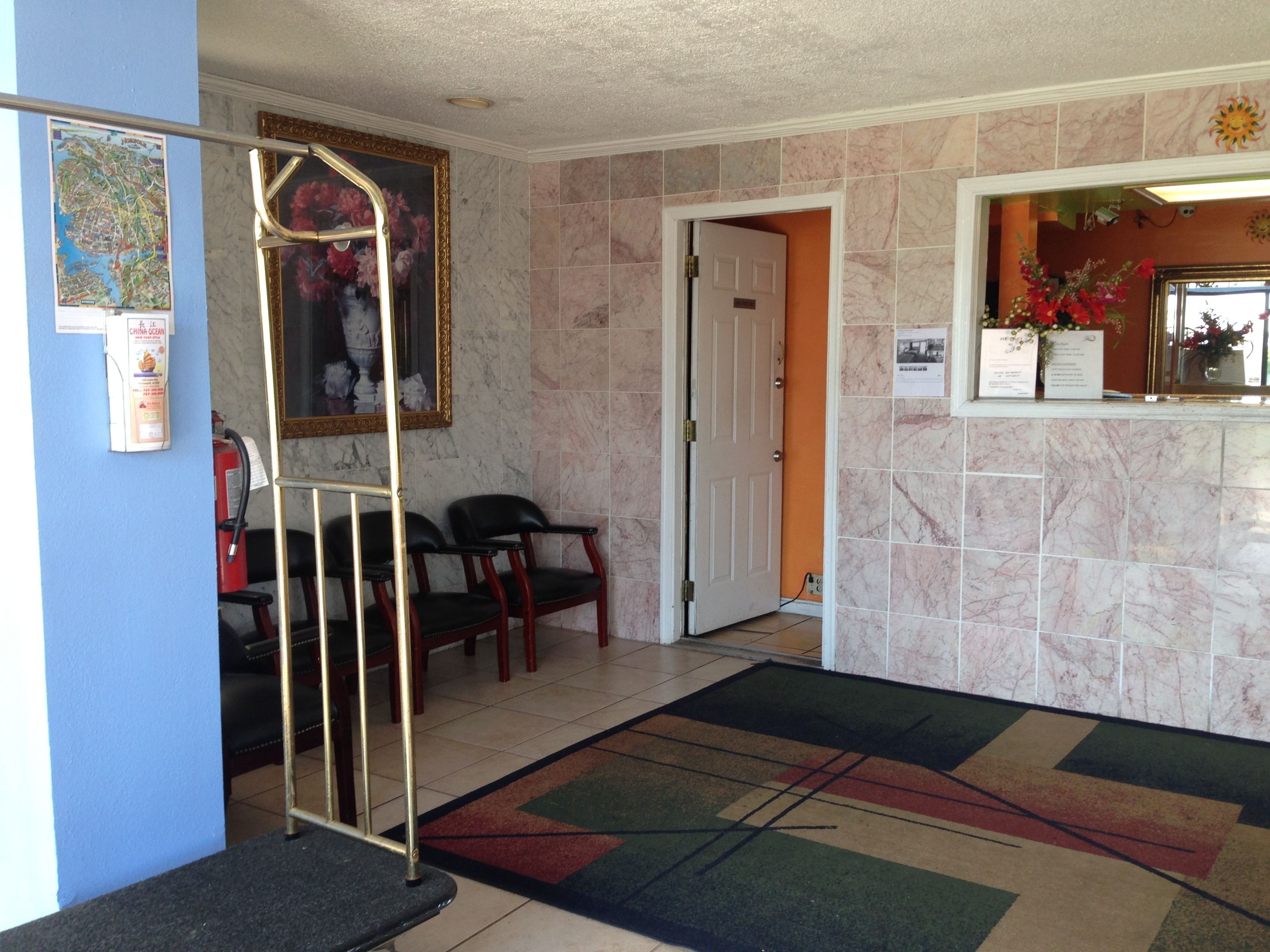 Super 8 by Wyndham Portsmouth Norfolk - photo 3