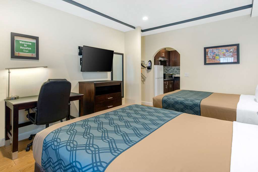 Econo Lodge Inn & Suites Houston Willowbrook - photo 14