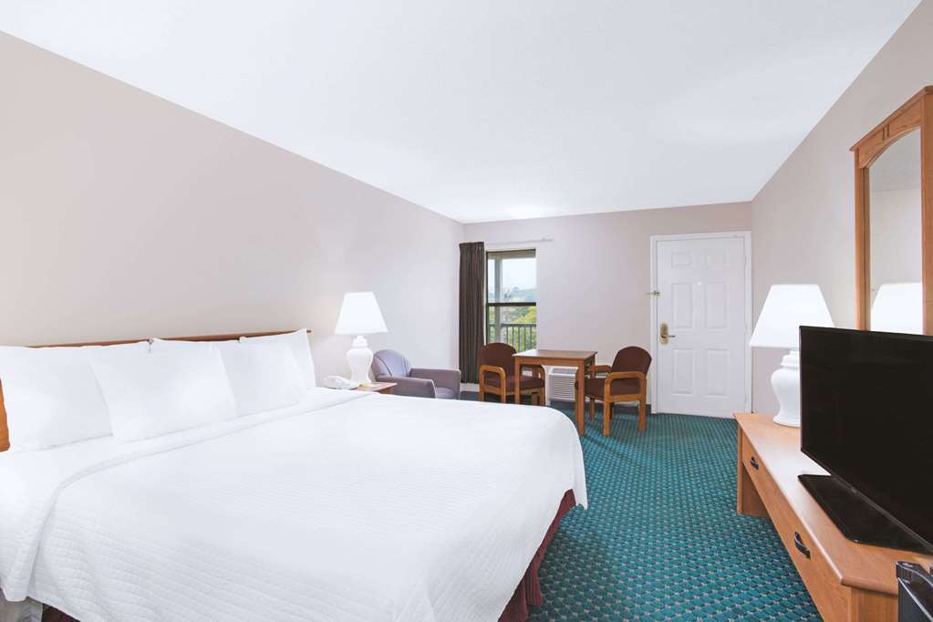 Days Inn by Wyndham Wytheville - photo 14