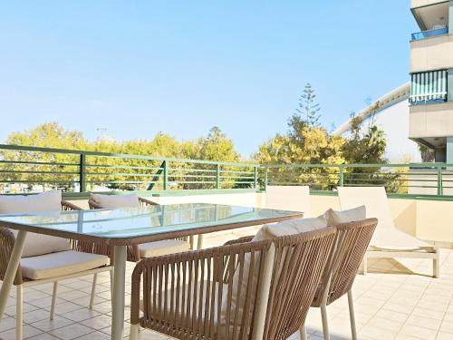 Apartamentos Las Ciencias S — 4-Star Luxury Hotel in Valencia, Spain