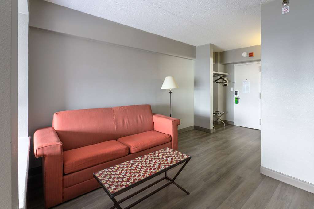 La Quinta Inn & Suites by Wyndham New Haven - photo 22