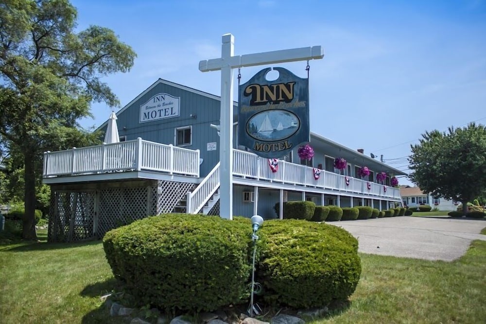 The Inn Between the Beaches in York Beach, United States