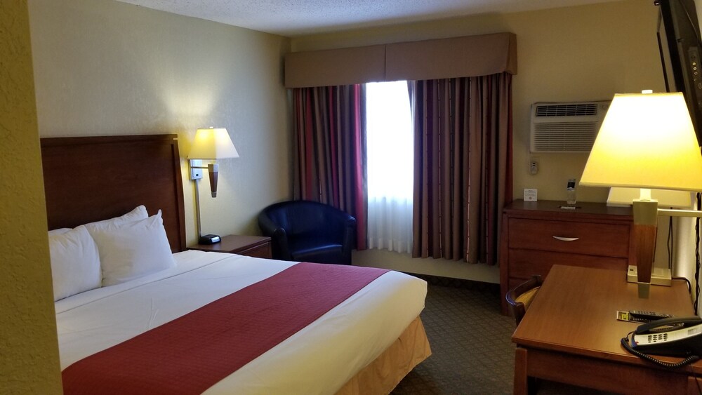 Red River Inn & Suites Fargo - photo 13