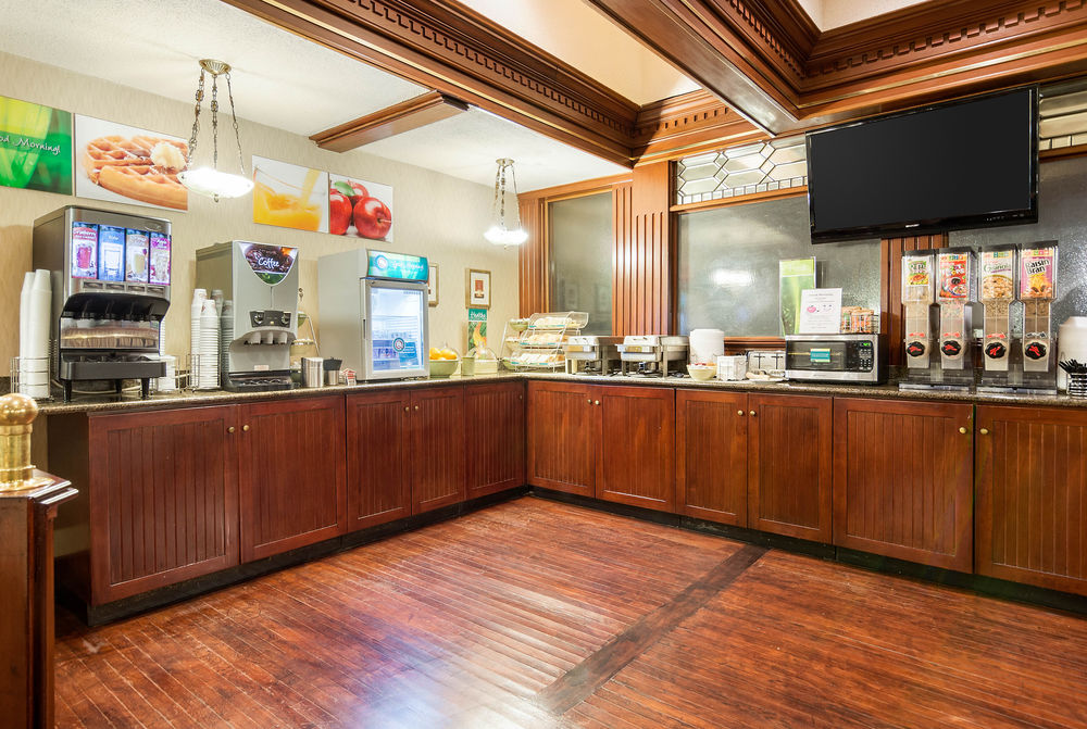 Clarion Inn & Suites By Hampton Convention Center - photo 23