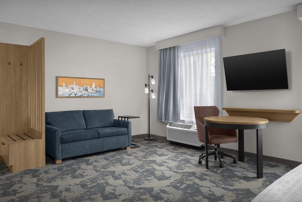 Hampton Inn & Suites Huntersville - photo 16
