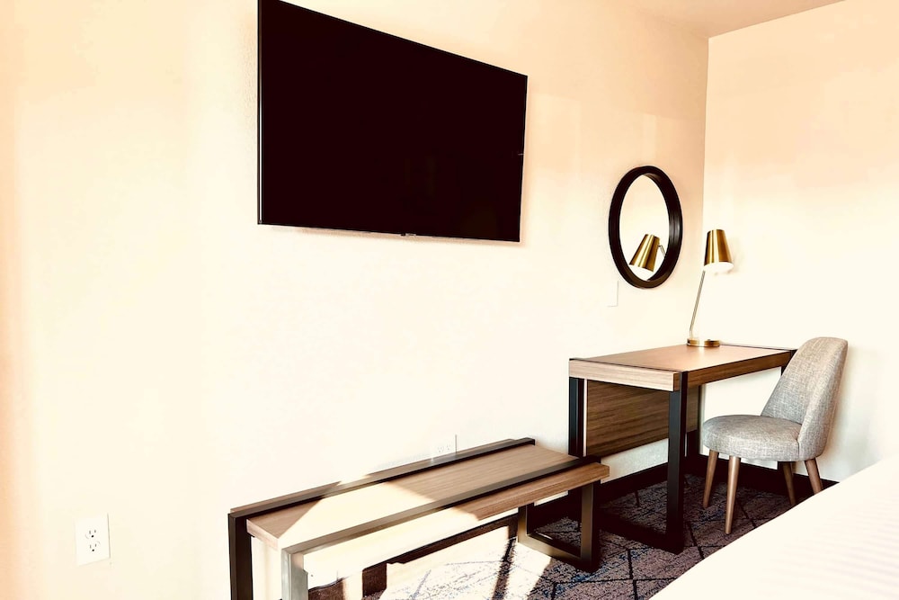 Ramada by Wyndham Modesto Yosemite Area - photo 9