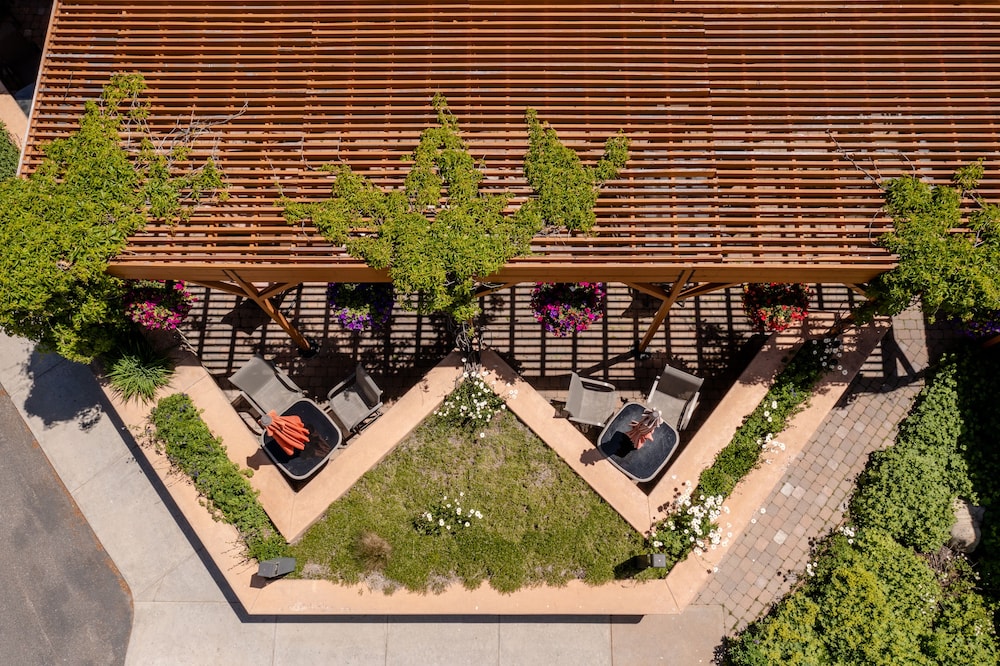 Flying Saddle Resort - photo 2