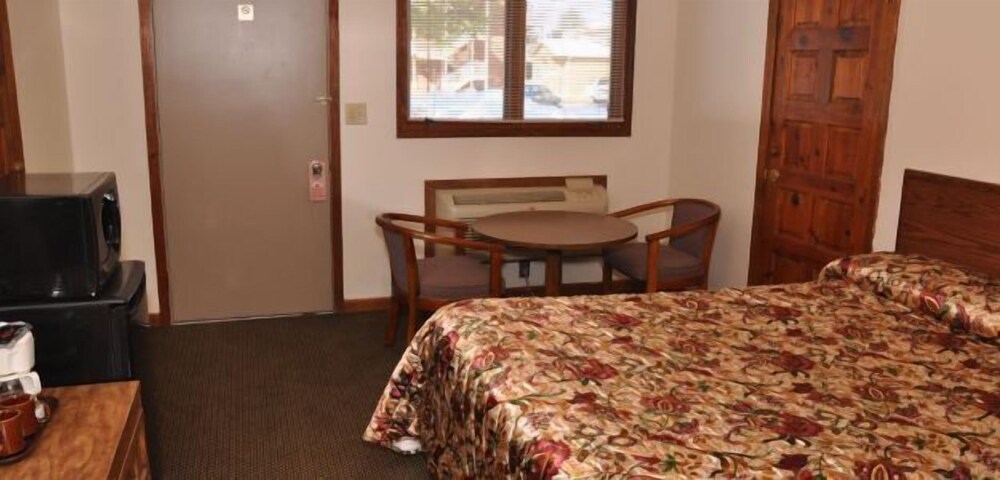 Lake Bluff Inn and Suites - photo 13