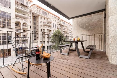 Designed 2BR with 2 bathroom Terrace and Parking — 4-Star Luxury Hotel in Jerusalem, Israel