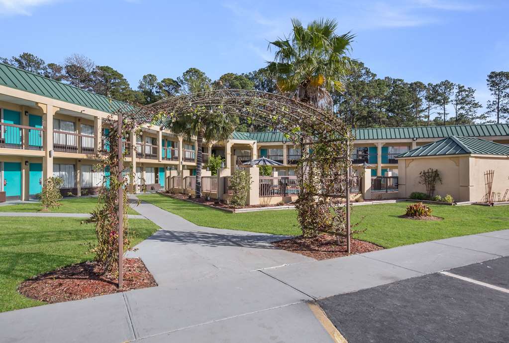 Econo Lodge Inn & Suites Hardeeville I 95 - photo 36
