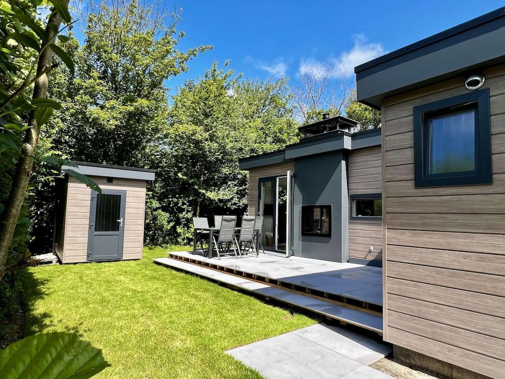 Unique chalet for 5 with garden — 4-Star Luxury Hotel in Schagen, Netherlands