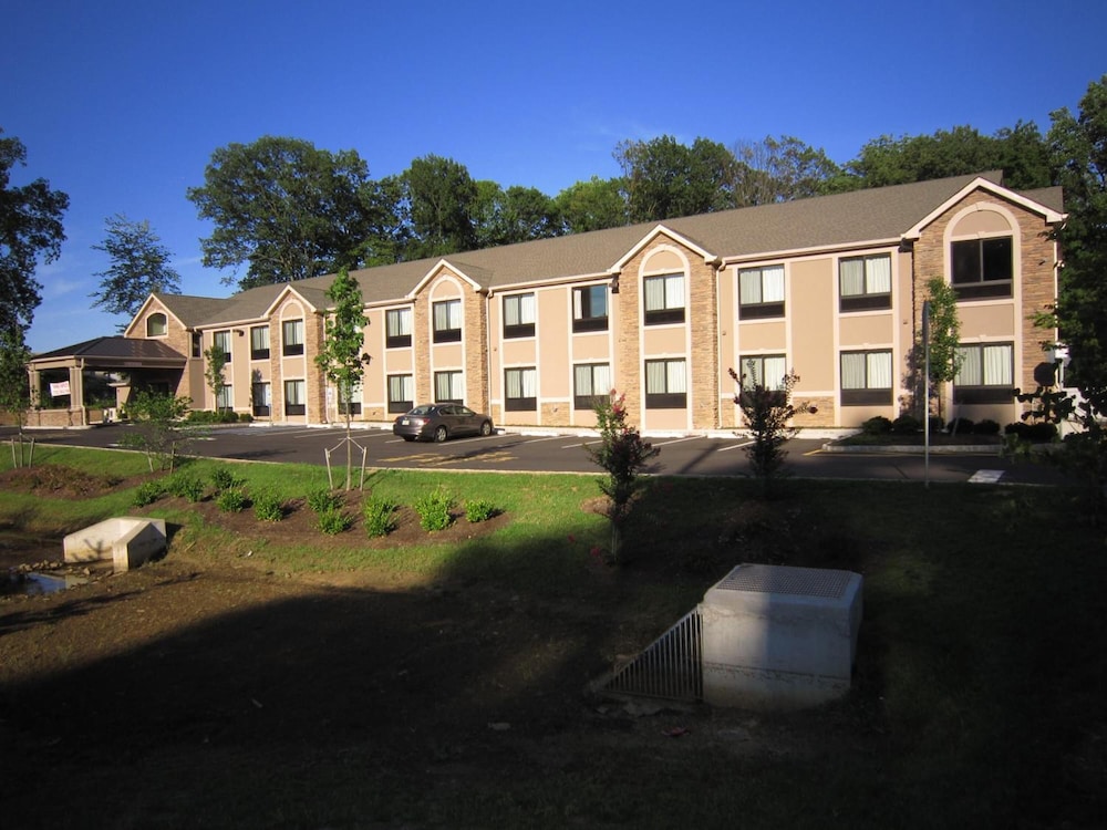 Red Carpet Inn And Suites Monmouth Jtc - photo 49