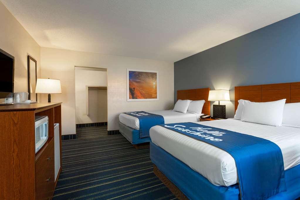 Days Inn by Wyndham Breezewood - photo 9