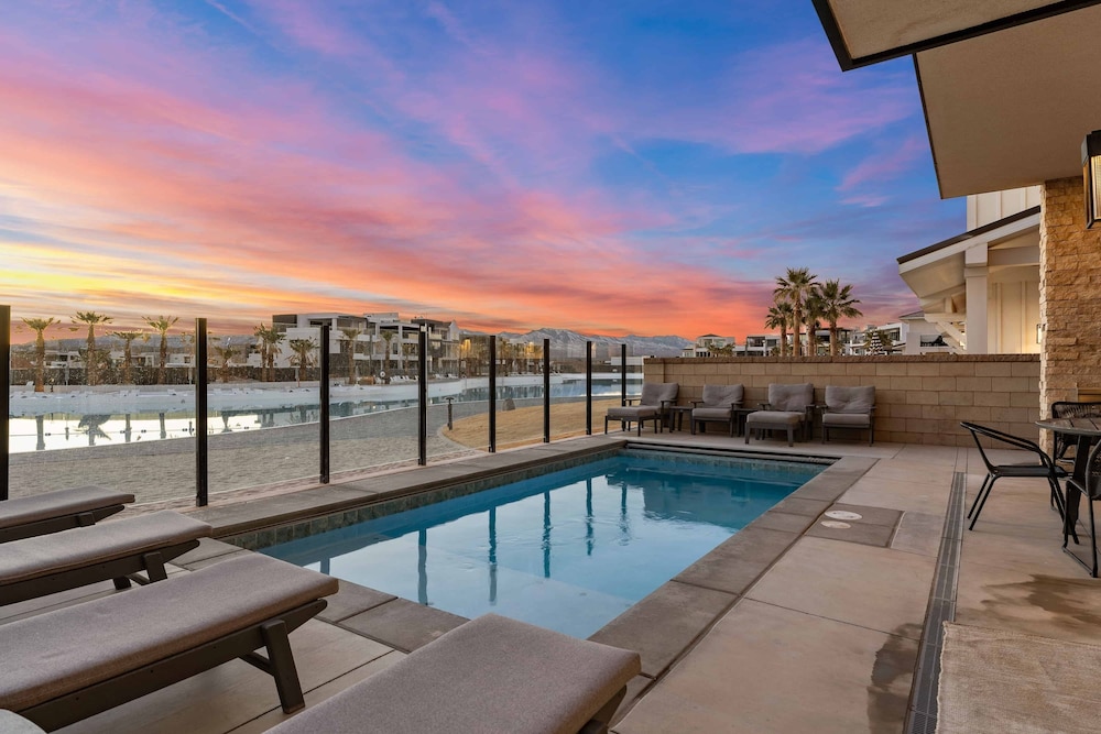 Desert Beach by RedAwning — 4-Star Luxury Hotel in Saint George, United States