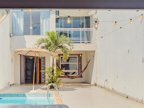 Cabo Frio 3 Suítes Piscina 4 Vagas Praia 8min in Cabo Frio, Brasil