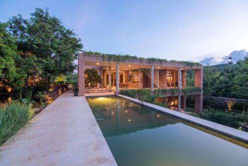 The Pondhouse in Seririt, Indonesia