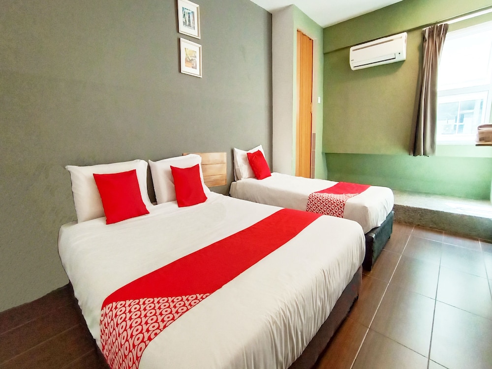 OYO 89465 Golden Lounge in Kuching, Malaysia