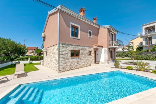 Villa Pomigranai with Swimming Pool — 4-Star Luxury Hotel in Rovinj, Croatia