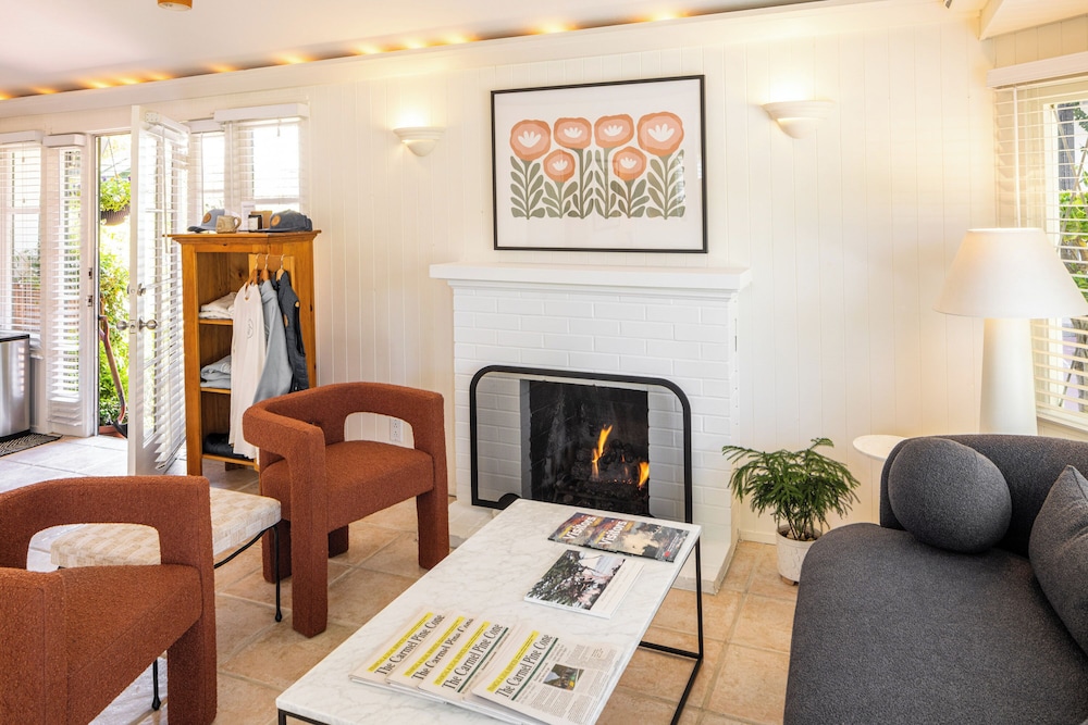 Carmel Fireplace Inn - photo 2