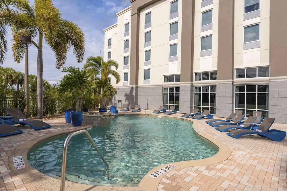 Hampton Inn & Suites Fort Myers Colonial Blvd - photo 32