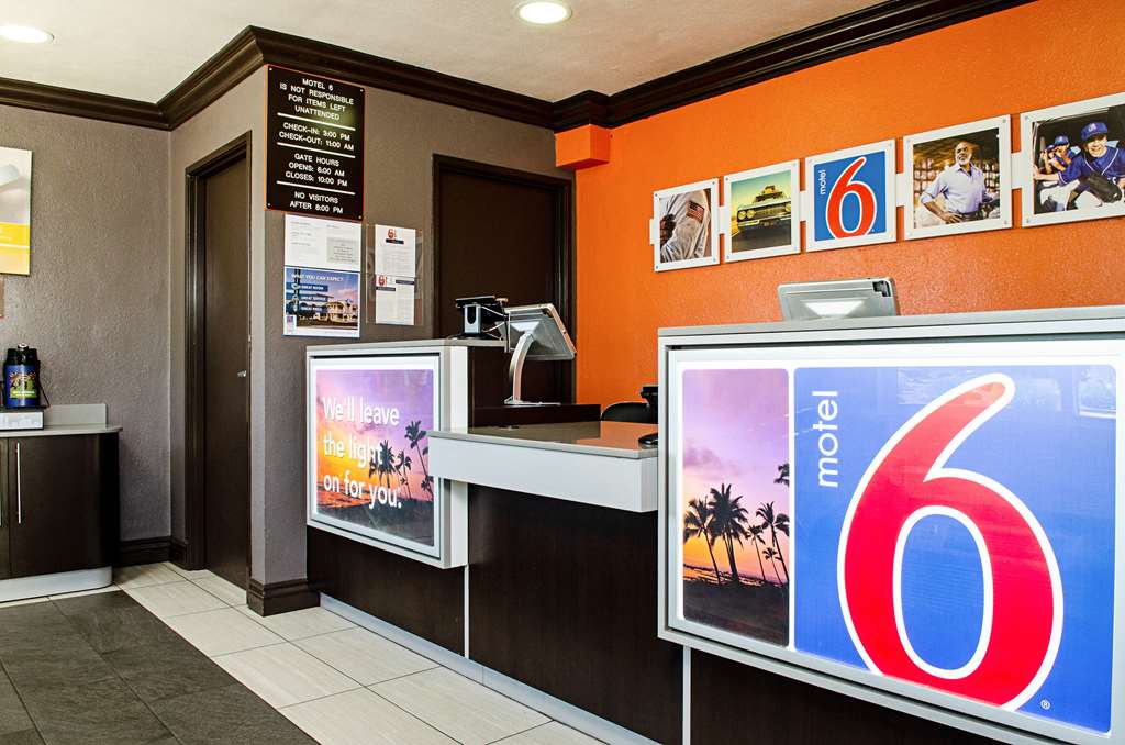 Motel 6 Modesto CA Downtown - photo 28