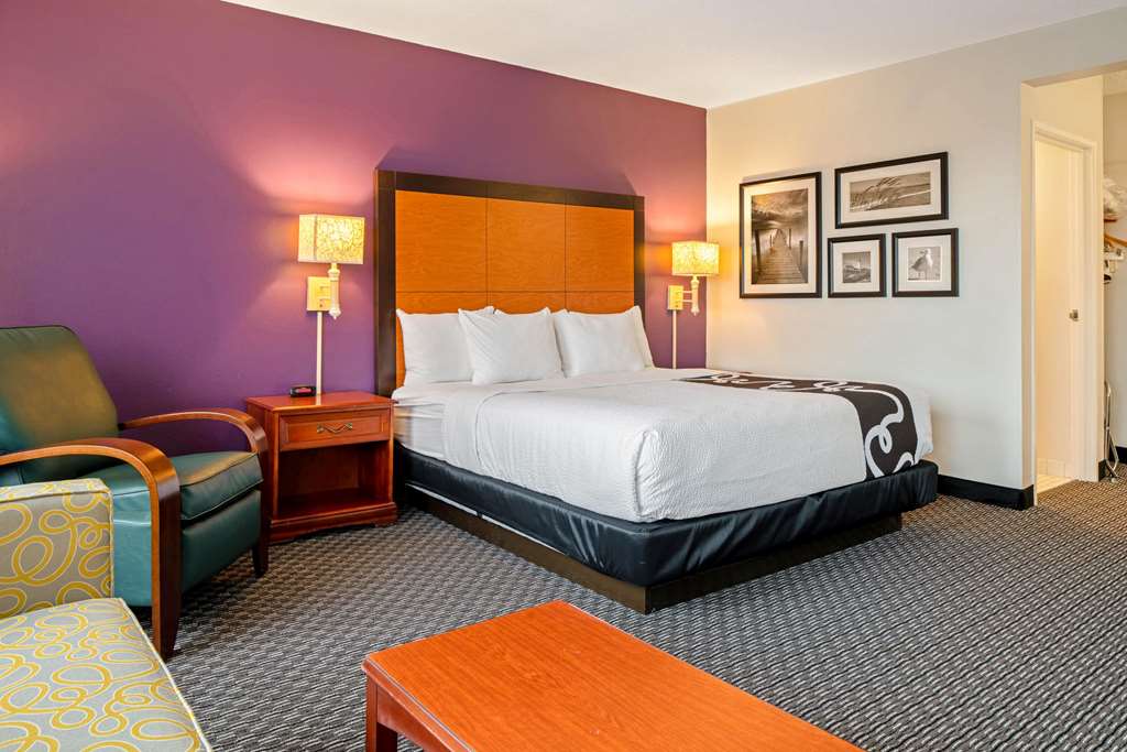 La Quinta Inn & Suites by Wyndham Naples East - photo 14