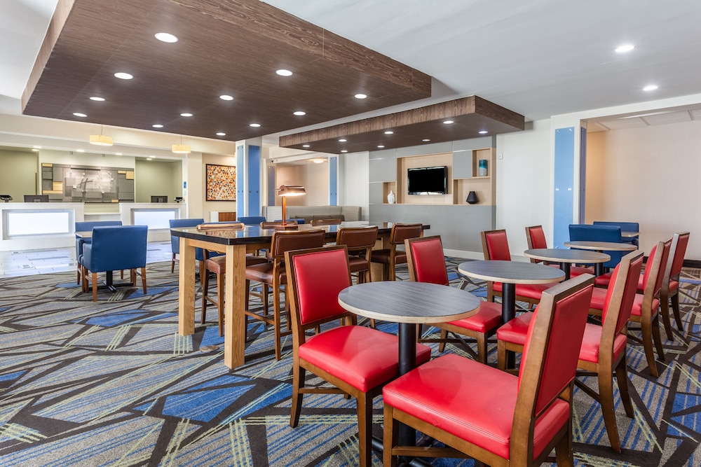 Holiday Inn Express Hotel & Suites Albert Lea I 35 by IHG - photo 37