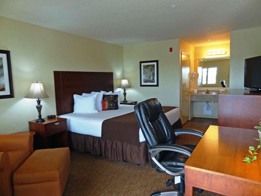 Kenedy Inn & Suites - photo 8