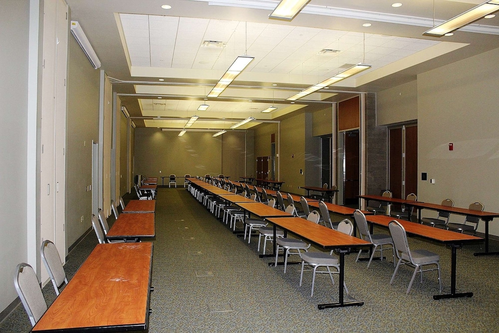 Hampton Inn & Suites California University Pittsburgh - photo 36