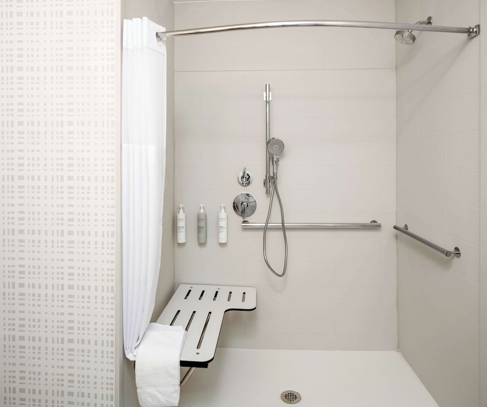 Hampton Inn by Hilton Costa Mesa Newport Beach - photo 18