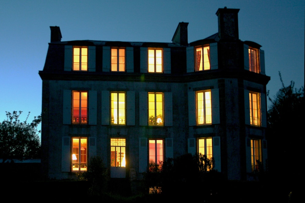 Manoir de Suguensou in Audierne, France