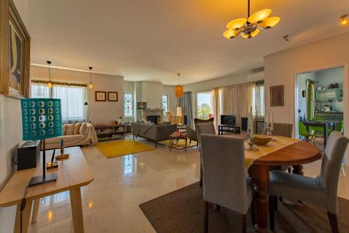 Spacious Apartment in Kavouri — 4-Star Luxury Hotel in Vouliagmeni, Greece