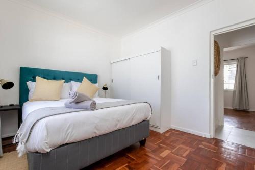 Three Anchor Bay 2BR Near Beach Cafes & Promenade