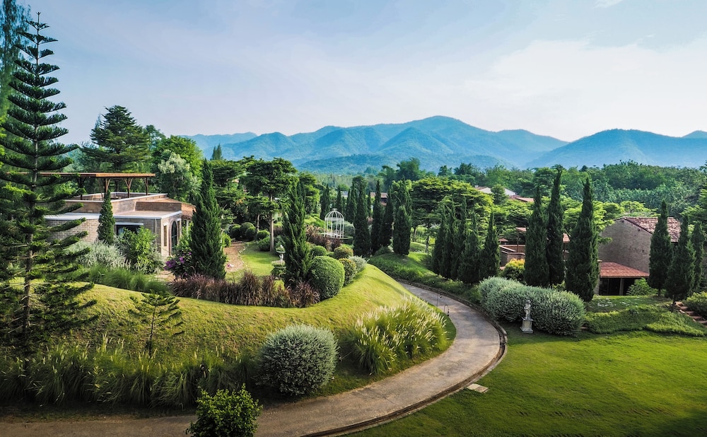 La Toscana - carbon neutral hotel in Suan Phueng