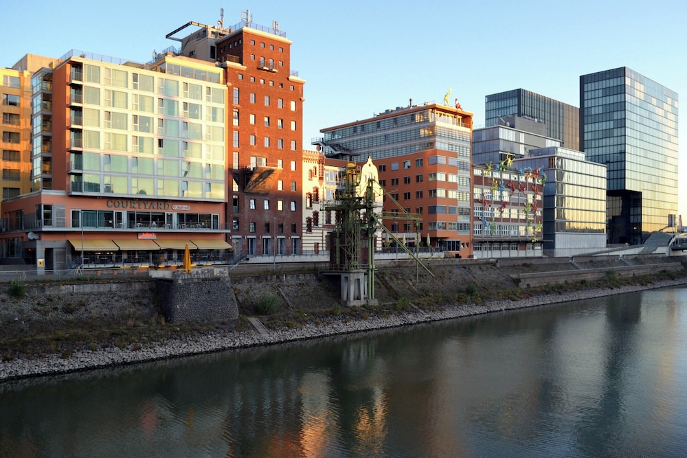 Courtyard by Marriott Düsseldorf Hafen - carbon neutral hotel in Duesseldorf