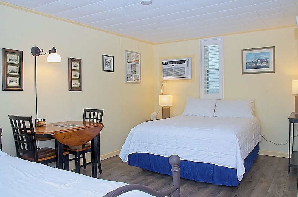 Vineyard Harbor Motel Private Beach - photo 104