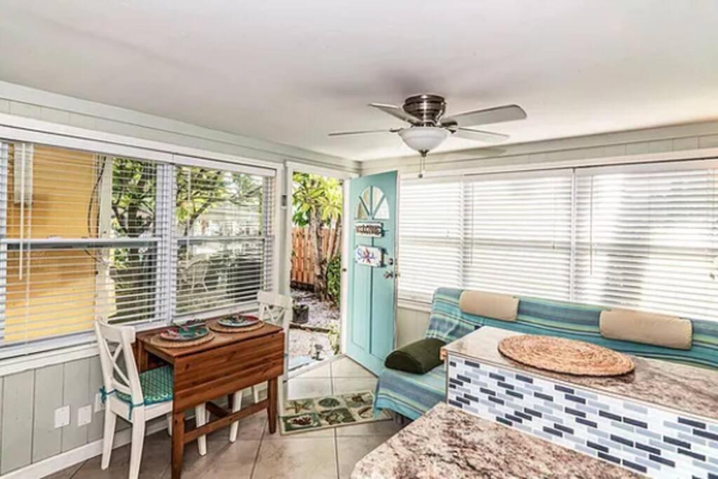 The StarFish Bungalow 1B 1B — 4-Star Luxury Hotel in Saint Pete Beach, United States