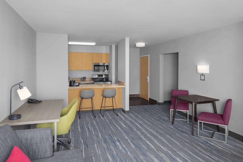 Hampton Inn & Suites Orem - photo 9