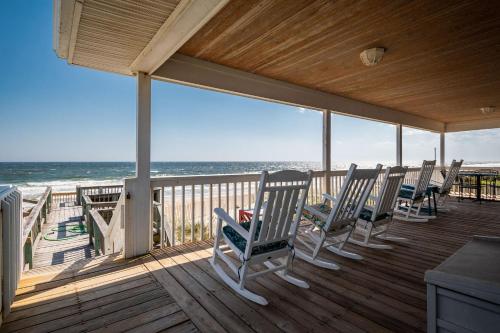 Beach Barracks by Oak Island Accommodations - photo 22