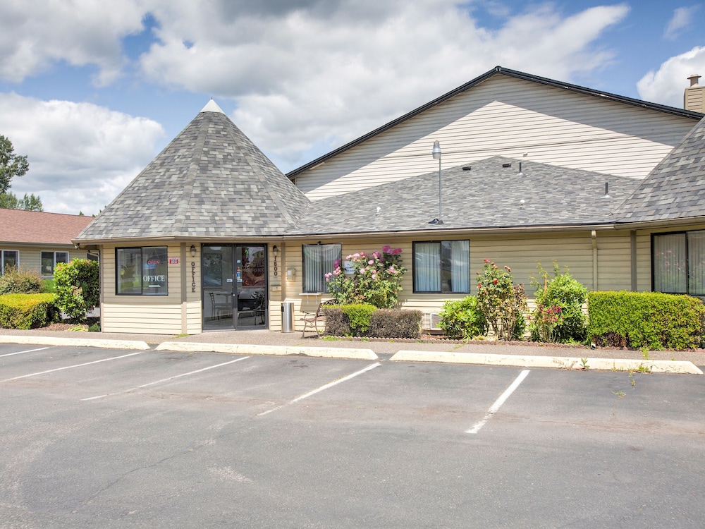 OYO Woodland Hotel and Suites - photo 35
