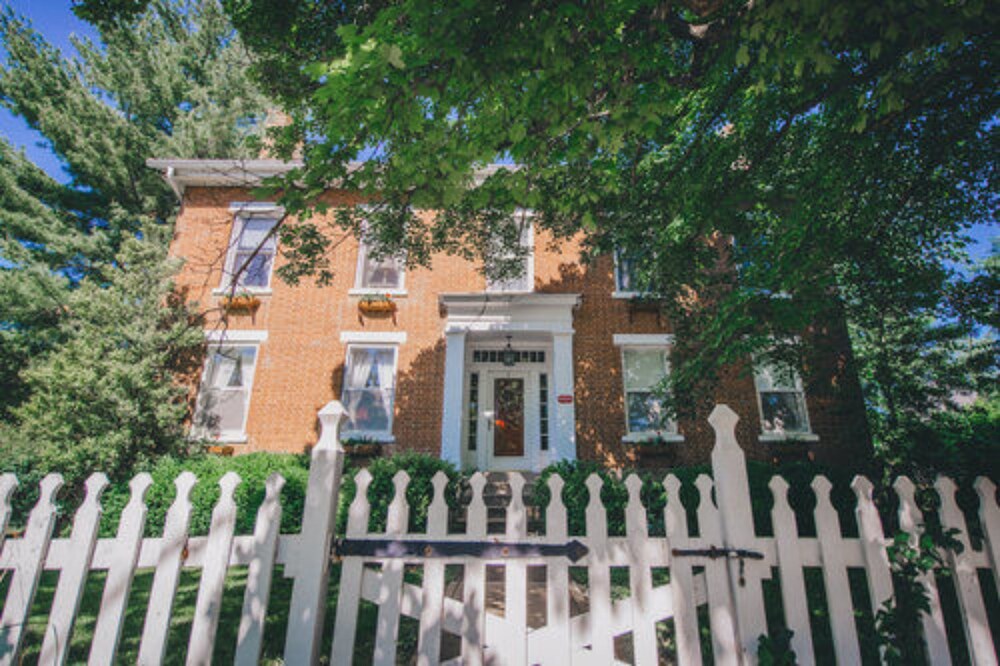 Old Caledonian Bed and Breakfast — 4-Star Luxury Hotel in Caledonia, United States