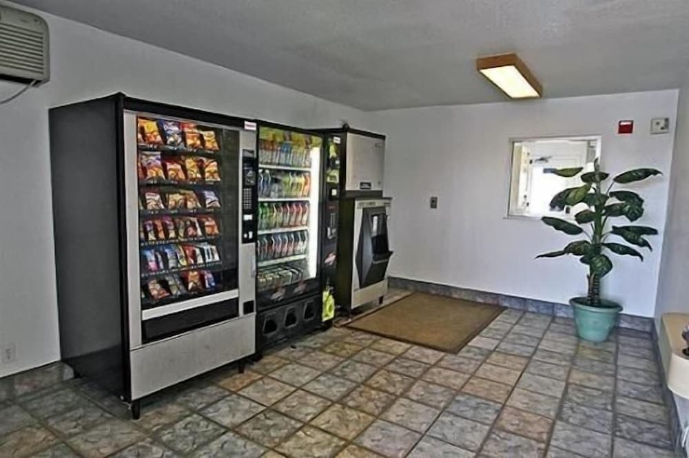 Hilltop Inn & Suites - photo 28