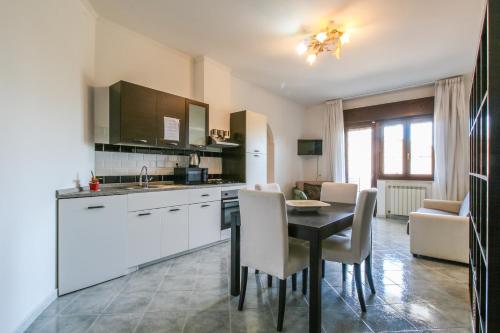 Spacious Family Apartment Green & Near Airport Self Check In — 4-Star Luxury Hotel in Fiumicino-Isola Sacra, Italy