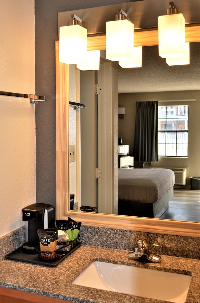 Lake View Inn - photo 13