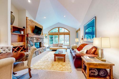 Seasons Lodge #202 — 4-Star Luxury Hotel in Edwards, United States
