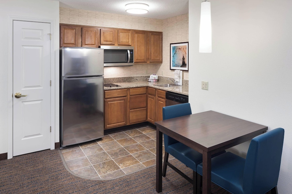 Residence Inn by Marriott Kansas City Country Club Plaza - photo 13